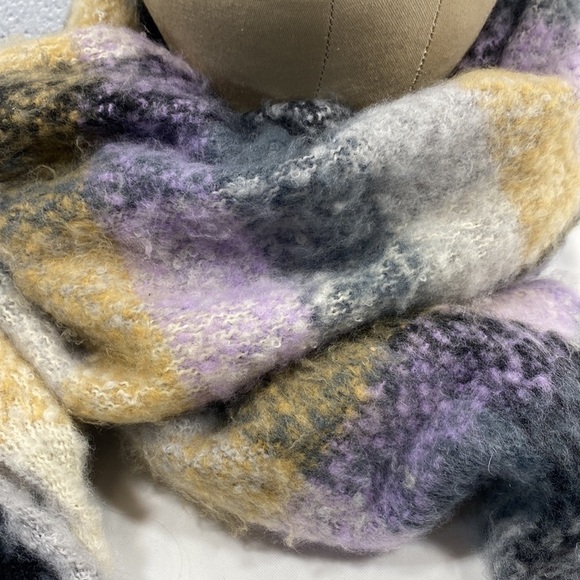 Oversized, super soft, pastel coloured scarf​​​​​​​​​ - Picture 2 of 6